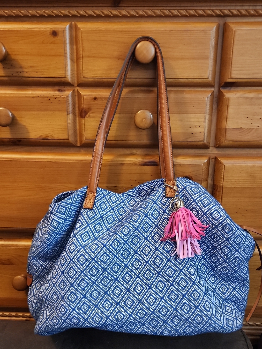 Street Level Blue Diamond-Print Tote Bag with Pink Tassel